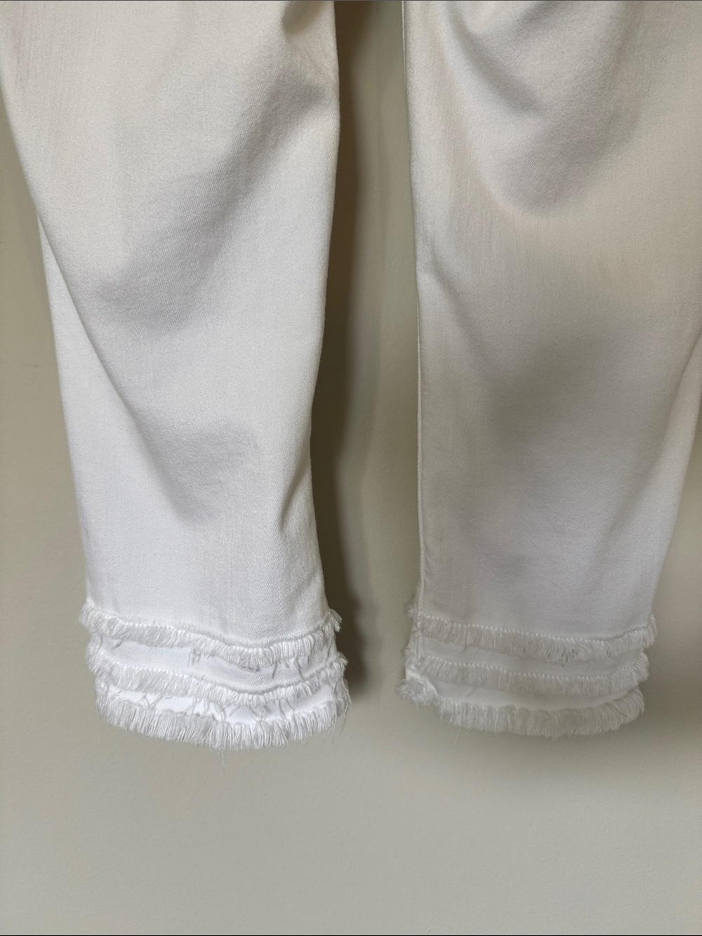 Chico's White Cropped Triple Frayed-Hem Pull On Pants Size 2 (10/12) - Picture 6 of 8